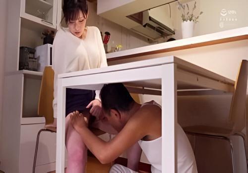 Bố chồng lén lút theo dõi lồn nàng dâu tại nhà