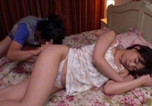 Con trai trưởng thành nứng chim trong đêm khuya