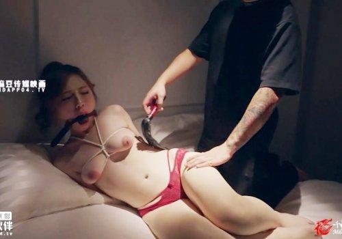 Em teen ngực đẹp đi làm đêm về bị bắt cóc hãm hiếp